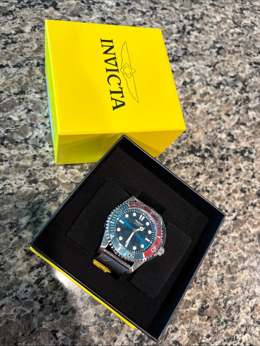 Sold Invicta Blue and Red Dial Mesh Bracelet Watch - Picture 10 of 10